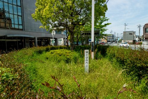 油懸御門口跡の碑