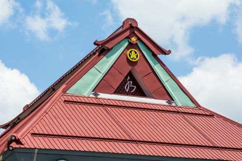 茅葺きの破風-003-懸魚と家紋と水文字